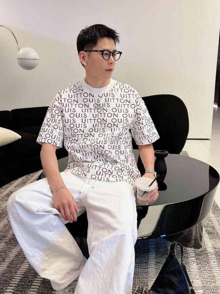 偽 ブランド 販売LOUIS VUITTONセレブ愛用26新作 プレゼントにもピッタリ 快適的Tシャツ 0 