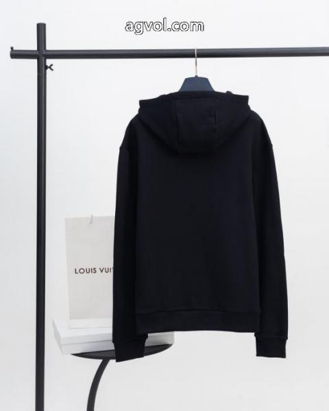 売れ筋! 世界中で爆発的人気 最前線2026LOUIS VUITTONコート偽物 ブランド 3