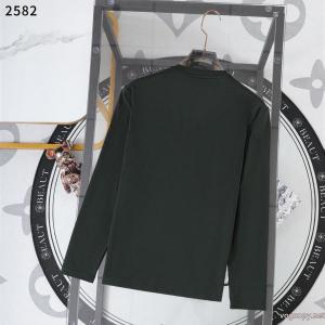 コピー ブランド 優良格上げ！ 抜群の存在感 大人の品漂うLOUIS VUITTON長袖Tシャツ