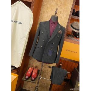 クリスマスプレゼントにも 不動の人気商品 指輪コピー ブランド 通販    スーツLOUIS VUITTON..
