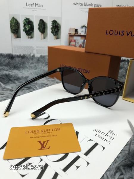 ブランド コピー ショップ最新話題沸騰中 海外モデル 軽くて嬉しいLOUIS VUITTONサングラス 4