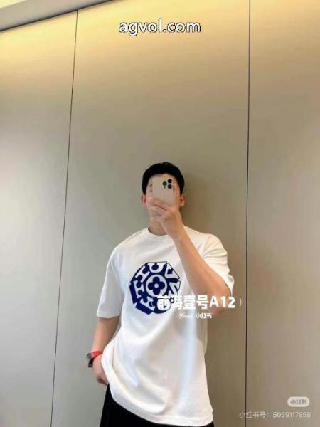 送料無料! 人気商品登場 映え度MAXLOUIS VUITTONコピー 品 ブランド半袖Tシャツ 4