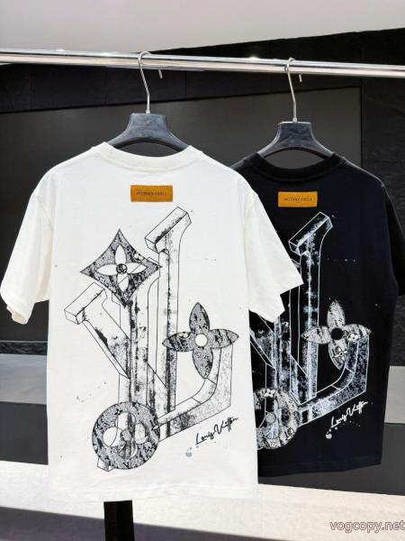 今年の大トレンド ファッション 人気 保温性の高いLOUIS VUITTONコピー 商品 販売半袖Tシャツ 0