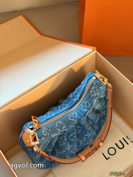 コピー 品 販売再入荷アイテム 人気雑誌掲載 上品で美シルエットバッグLOUIS VUITTON 4