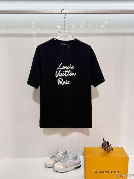人気掲載 新作入荷定番 注目の一品ブランド コピー s 級半袖TシャツLOUIS VUITTON 0