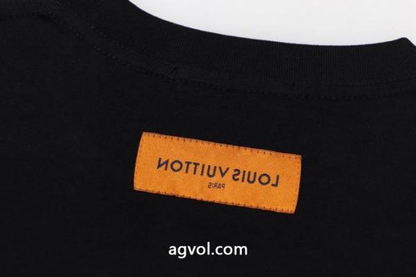 存在感絶大 着心地良く 絶対欲しい新作LOUIS VUITTONブランド コピー 販売半袖Tシャツ 1