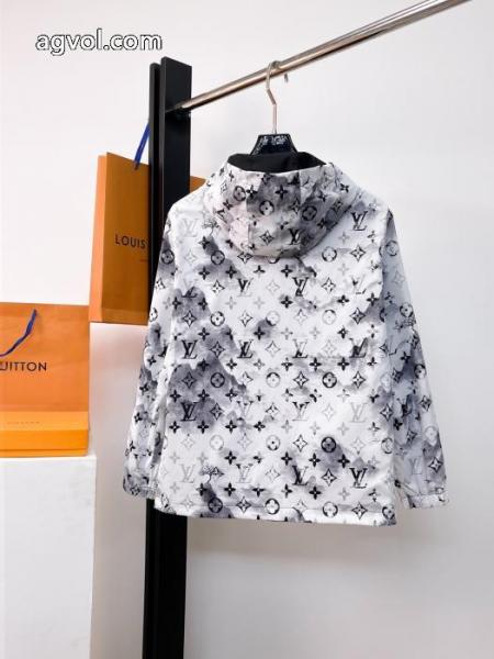 ジャケットコピー ブランド 通販 安心お洒落な印象 ポップ 格好良すぎるLOUIS VUITTON 3