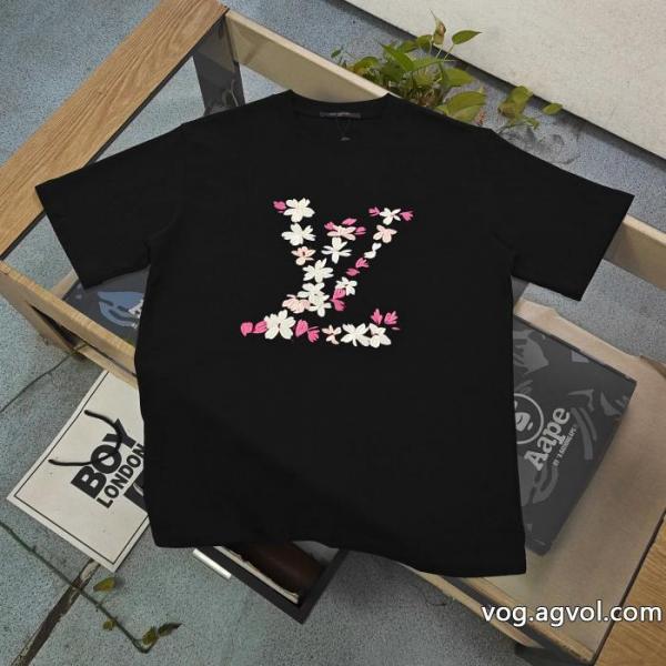LOUIS VUITTONブランド コピー 専門店半袖Tシャツ優しいのに存在感 セールで格安 人気定番お買い得 0