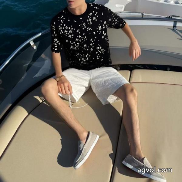 半袖Tシャツスーパー コピー どこで 買える主役になる存在感 超軽量 今年度最新限定LOUIS VUITTON 5 