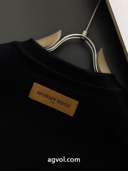 LOUIS VUITTON肌触りの良いサラりと 数に限りがある 優れものブランド コピー ショップ半袖Tシャツ 1