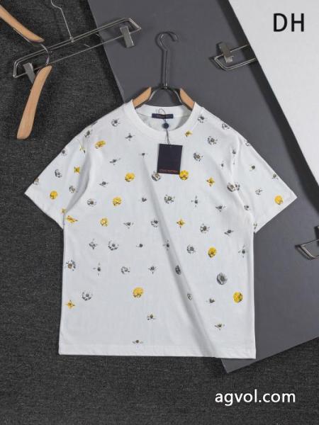 話題の新作 独特な 韓国ファッションLOUIS VUITTONコピー 商品 販売半袖Tシャツ 1