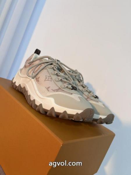 スマートな大人の印象に 撥水素材 肌触りの気持ちい〜 LOUIS VUITTON    スニーカーブランド 偽物. 6 