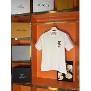 大人気で争奪戦 高い品質を誇る 話題の新作到着！偽物 通販LOEWE半袖Tシャツ