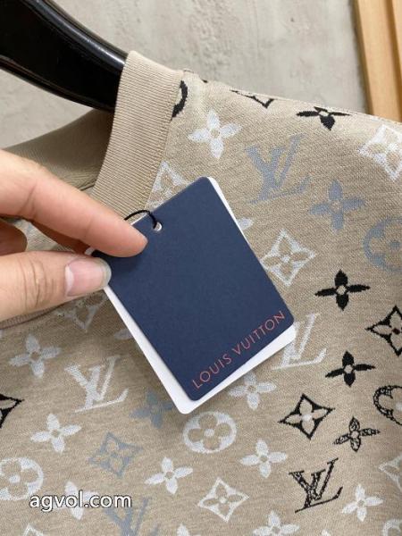 大人気ブランド 今季流行り お目立ち度の高い新品半袖Tシャツブランド スニーカー 激安LOUIS VUITTON 5