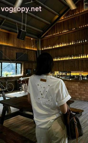 激安 ブランド半袖TシャツLOUIS VUITTON着心地抜群 天然着色 2026人気新作 1