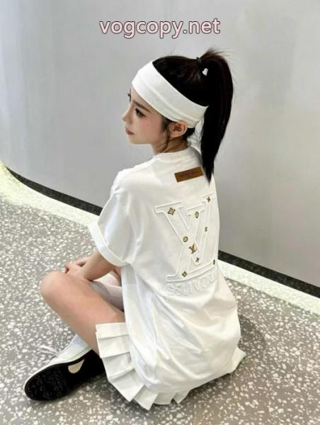激安 ブランド半袖TシャツLOUIS VUITTON着心地抜群 天然着色 2026人気新作 3