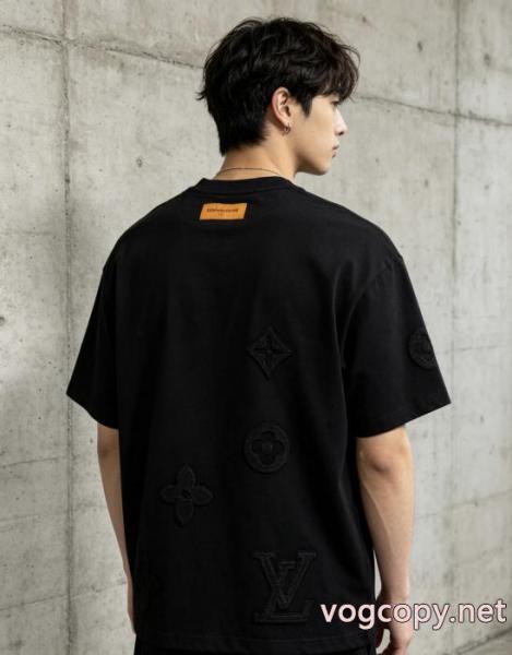 偽物 ブランド品質保証高品質 無機質さが魅力 先取り半袖TシャツLOUIS VUITTON 4
