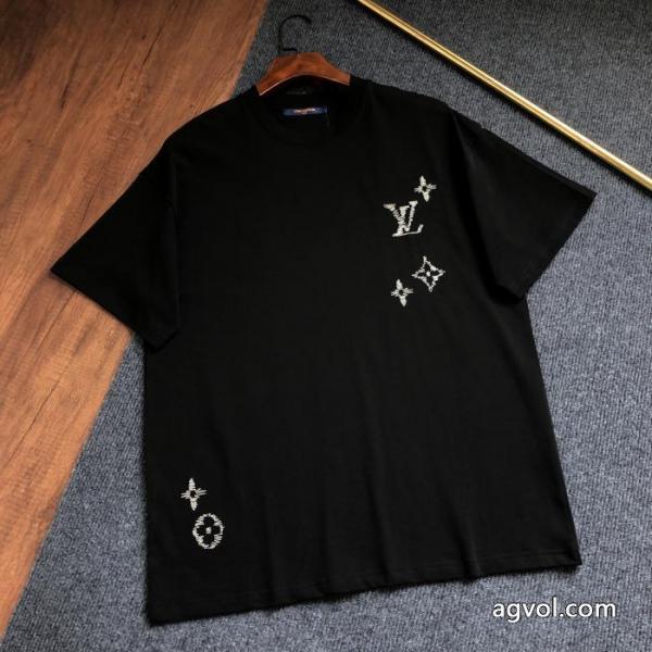 トレンド感のある 最新作即発 2026年最注目のルイ ヴィトン半袖Tシャツコピー ブランド 2