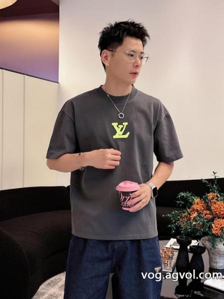 ブランド コピー バック超限定即完売 今だけSALE センスを格上げ半袖TシャツLOUIS VUITTON 0 
