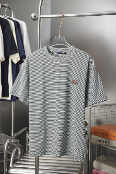 ルイ ヴィトン軽やかな素材感 季節感のある 人気名品コピー 通販半袖Tシャツ 0 