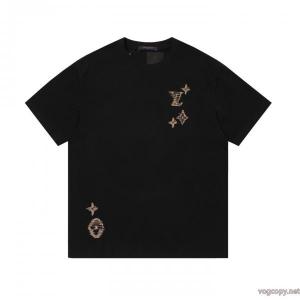 新作アイテム 海外セレブ定番愛用  王道コンビLOUIS VUITTONコピー ブランド 販売半袖Tシャツ