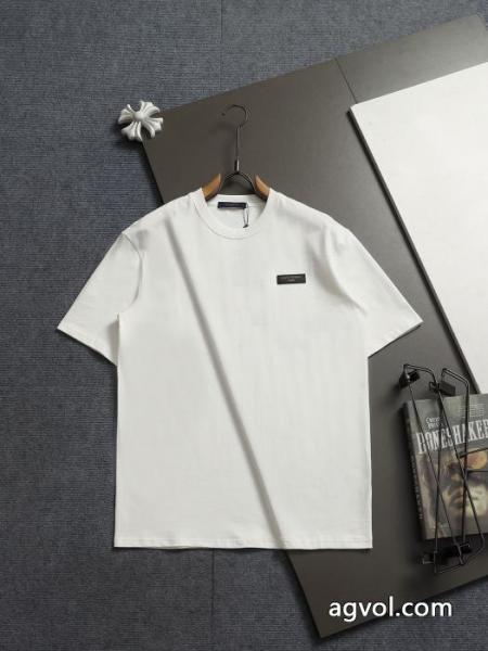 雑誌掲載アイテム 新品入荷 NEW大変素敵ブランド スーパー コピー 店舗半袖TシャツLOUIS VUITTON 3