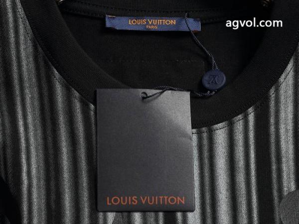 コピー 品 ブランドLOUIS VUITTON2026年新作再入荷 圧倒的人気アイテム 26AWの最新アイテム半袖Tシャツ 4