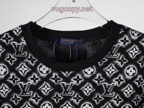 LOUIS VUITTONブランド レプリカ最前線2026 大人っぽく着こなせる オススメ新作商品半袖Tシャツ 2