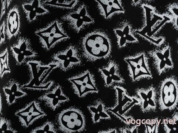 LOUIS VUITTONブランド レプリカ最前線2026 大人っぽく着こなせる オススメ新作商品半袖Tシャツ 3