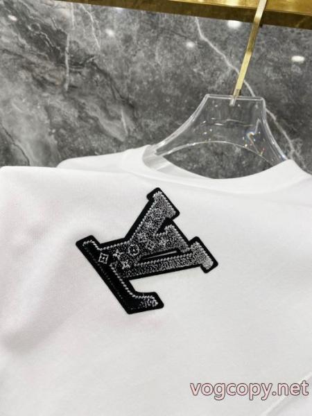 半袖Tシャツコピー 品 ブランドLOUIS VUITTONドレスアップ効果も抜群 2026のトレンドアイテム 素敵 1
