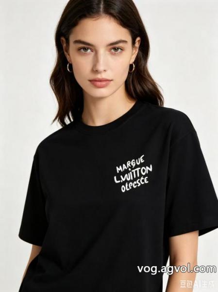 コピー ブランド 通販半袖TシャツLOUIS VUITTON衝撃セールで破格 新品買い付け 爽快感が絶妙にマッチ 0