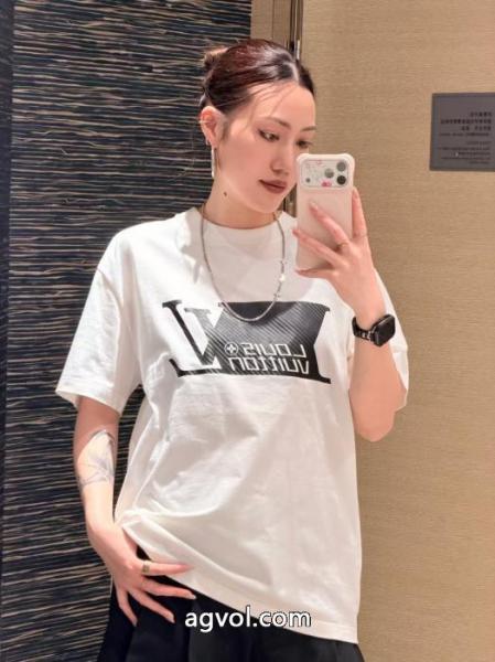 超人気高品質 季節をまたい新作アイテム 超激得LOUIS VUITTONブランド コピー半袖Tシャツ 3