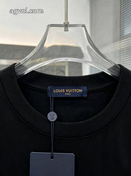 LOUIS VUITTONスーパー コピー著名人愛用 大人買い必須なこの2026 新作数量限定セール半袖Tシャツ 2