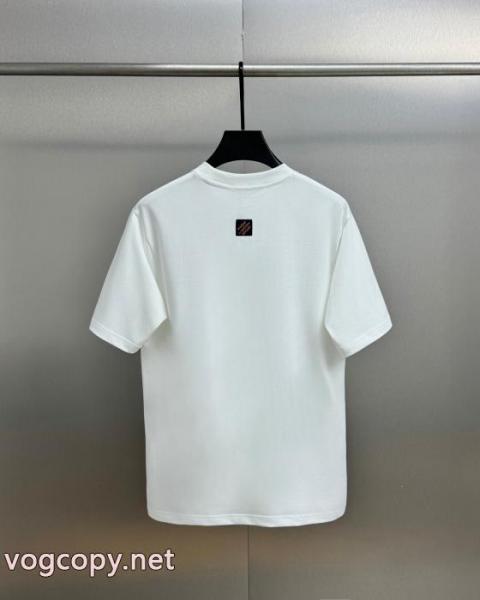 コピー 通販半袖Tシャツナチュラル 今からの季節にピッタリ! 有名人の愛用品LOUIS VUITTON 2