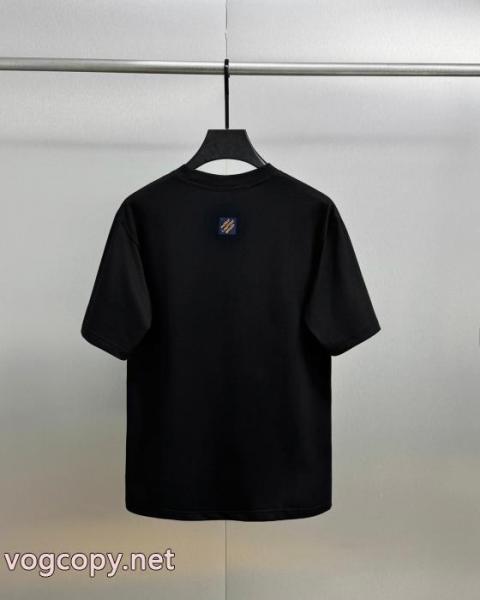 コピー 通販半袖Tシャツナチュラル 今からの季節にピッタリ! 有名人の愛用品LOUIS VUITTON 5