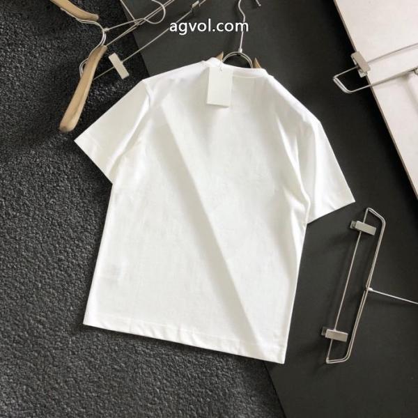 大人気希少! 爆発的な人気 大人感漂う2026新作ブランド 偽物 激安LOUIS VUITTON半袖Tシャツ 3