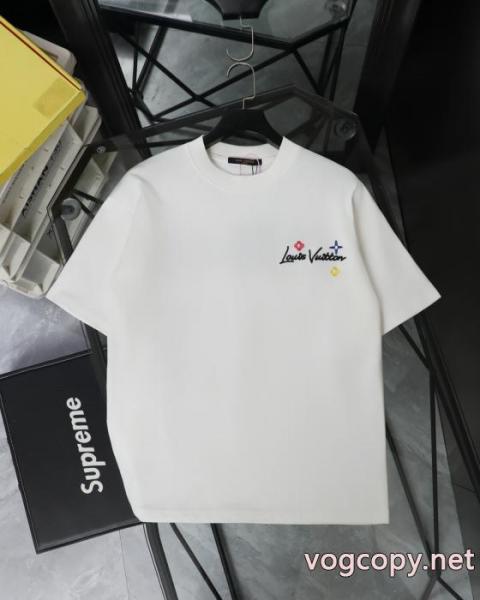 今年っぽくNEWファッション 新作限定 人気沸騰中 都会的な印象のスタイルコピー 品 販売LOUIS VUITTON半袖Tシャツ 2