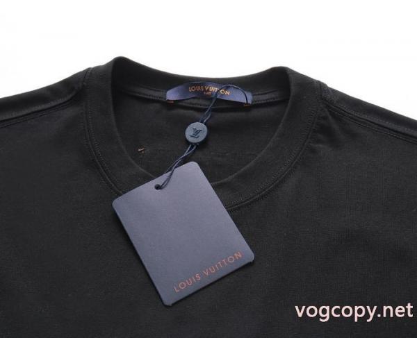 コピー ブランド 優良LOUIS VUITTON潮流 先行販売 個性的な素材感も魅力半袖Tシャツ 4