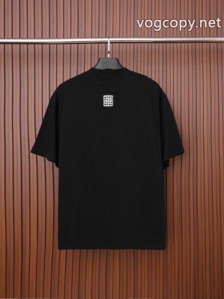 ブランド 偽物LOUIS VUITTON2026ss トレンド 心惹かれるスタイル 今、大人のお洒落に半袖Tシャツ 1