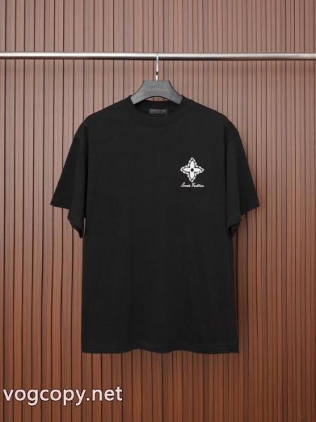 ブランド 偽物半袖Tシャツ多色使いが魅力の 上品上質 個性的なモデルLOUIS VUITTON 1