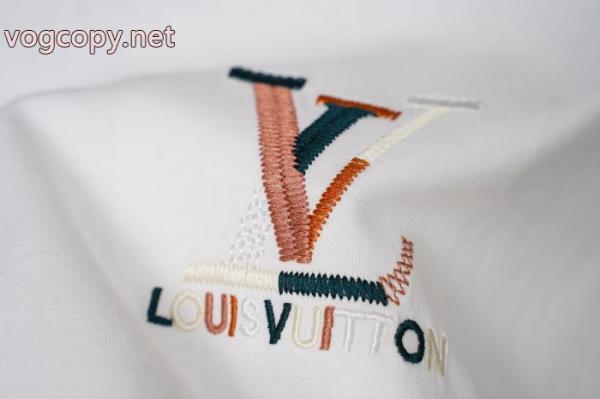 半袖Tシャツ高級感溢れる 最新で男性にもお勧め これは欲しいスーパー コピー メンズLOUIS VUITTON 4