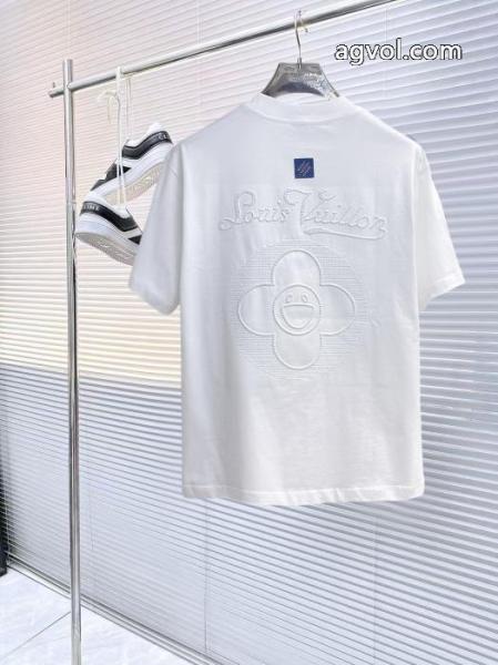 コピー ブランド 販売高級感UP 流行の最前線 高級感のあるデザインLOUIS VUITTON半袖Tシャツ 4