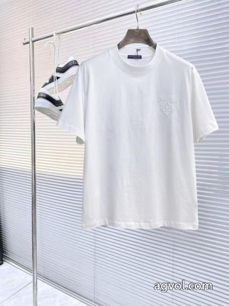 コピー ブランド 販売高級感UP 流行の最前線 高級感のあるデザインLOUIS VUITTON半袖Tシャツ 5
