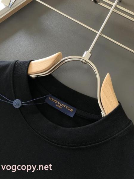 毎日安い値ブランド新作 長く愛用出来る一品 海外よりお届け限定品LOUIS VUITTON半袖Tシャツ激安 ブランド 通販 5