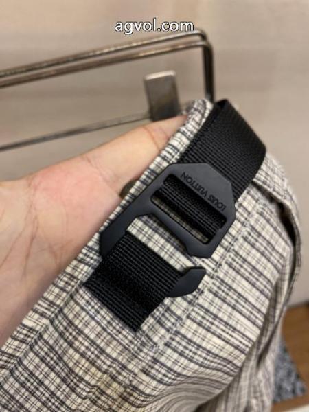 スラックス首胸ロゴ 限定 2026年大人気 立ち上げより入荷!コピー ブランド 通販 安心LOUIS VUITTON. 5
