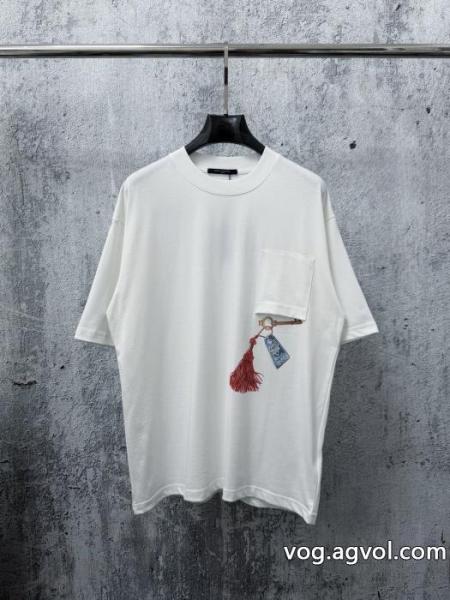 Tシャツルイ ヴィトンブランド 偽物 激安大人っぽいデザイン ムダな装飾を排したデザイン トレンド感溢れる. 0 