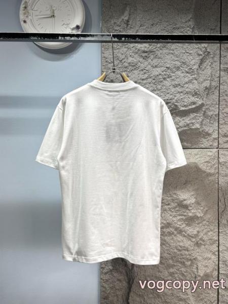 雑誌掲載 使い勝手のよさが魅力 上品オトナ感半袖Tシャツ通販 ブランドLOUIS VUITTON 4