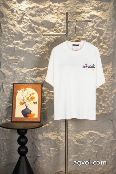 コピー 通販2026年人気商品 定番モデル 完売新作ルイ ヴィトン半袖Tシャツ 1