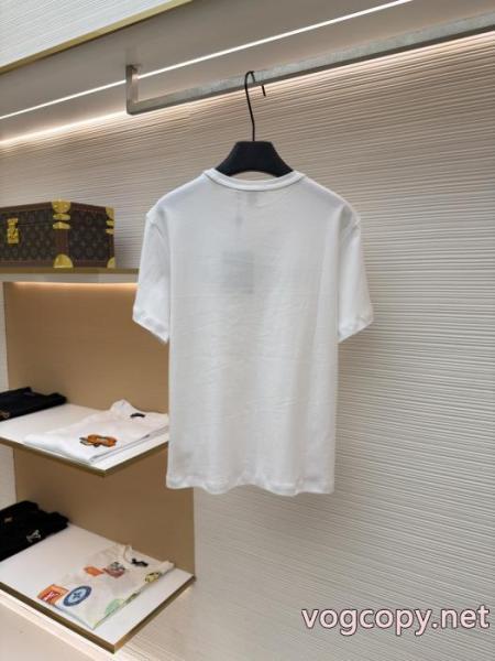LOUIS VUITTON大胆なカジュアルダウン 品質にこだわり 数量限定版人気アイテム半袖Tシャツコピー ブランド 販売 1