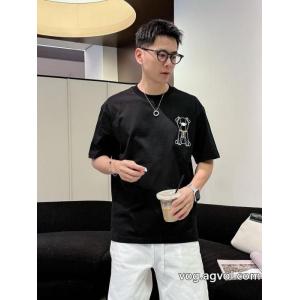 ブランド コピー 販売話題沸騰中  抜群の人気を集め 人気商品再入荷FENDI半袖Tシャツ